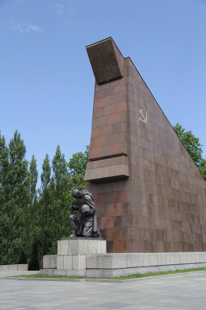 http://andberlin.com/wp-content/uploads/2012/07/soviet-war-memorial-red-granite-and-kneeling-soldier-682x1024.jpg