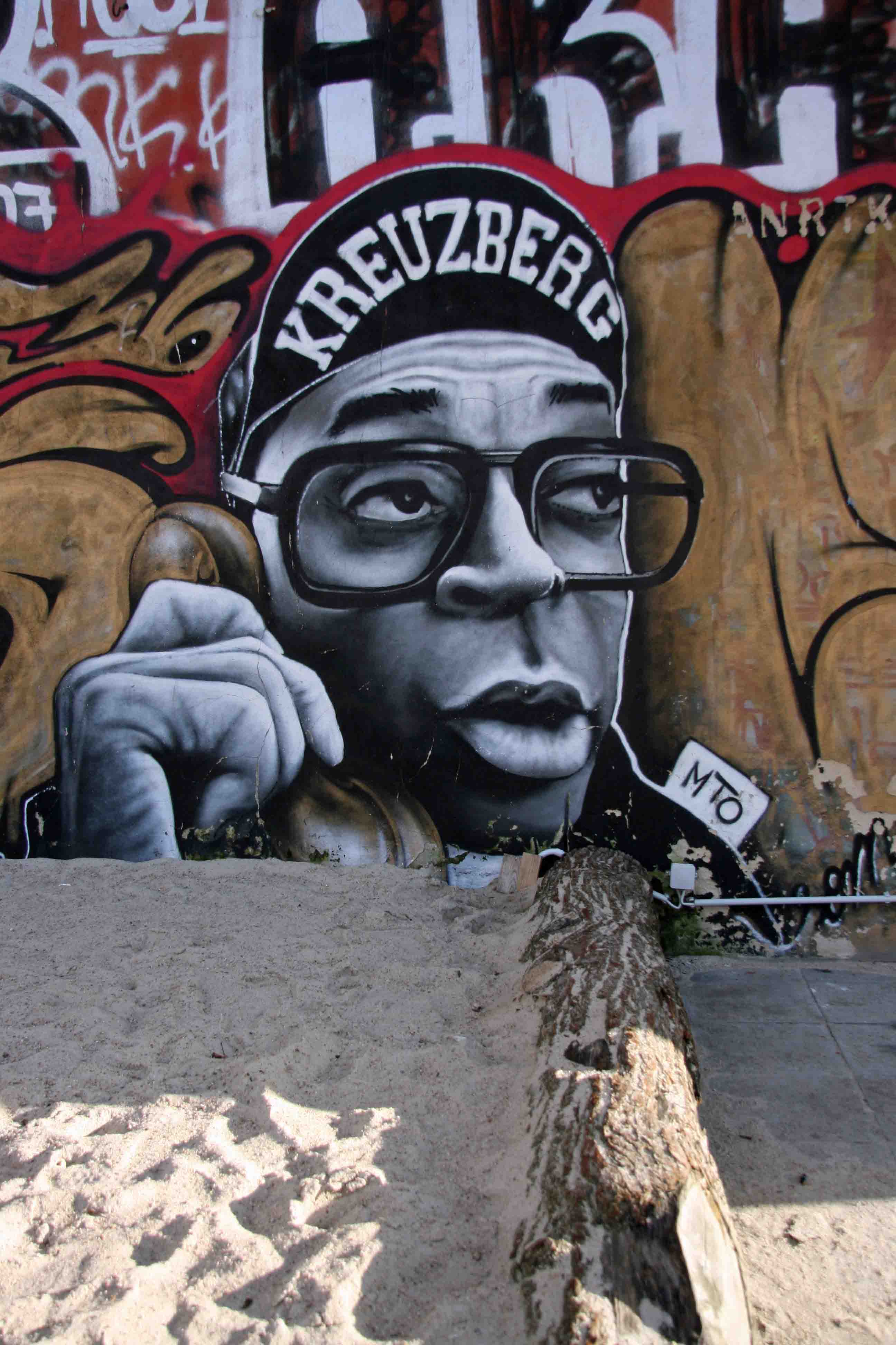 MTO: Photorealistic Street Art in Berlin - andBerlin2592 x 3888